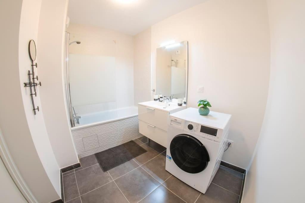 Paris & Disneyland - 2Min From Train Station - Free Private Parking فيليرز سور مارن المظهر الخارجي الصورة